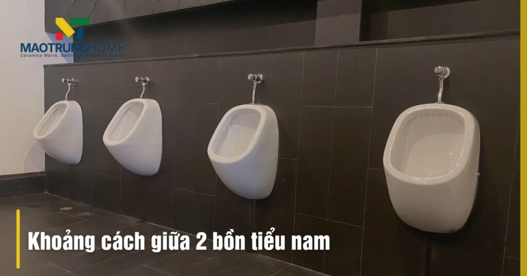Khoảng cách giữa 2 bồn tiểu nam