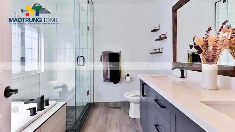 Phòng tắm kính được ngăn cách riêng biệt bằng những tấm kính cường lực