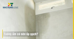 Tường ẩm có nên ốp gạch