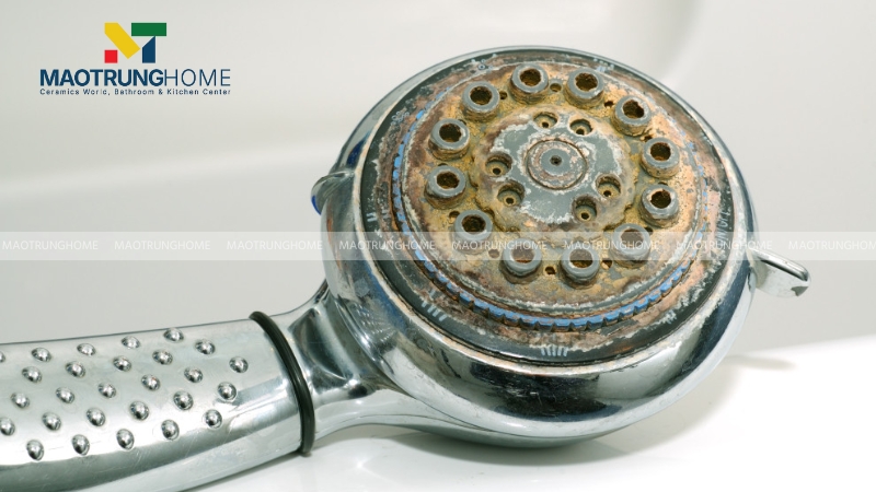 Bề mặt kim loại bị ố mờ