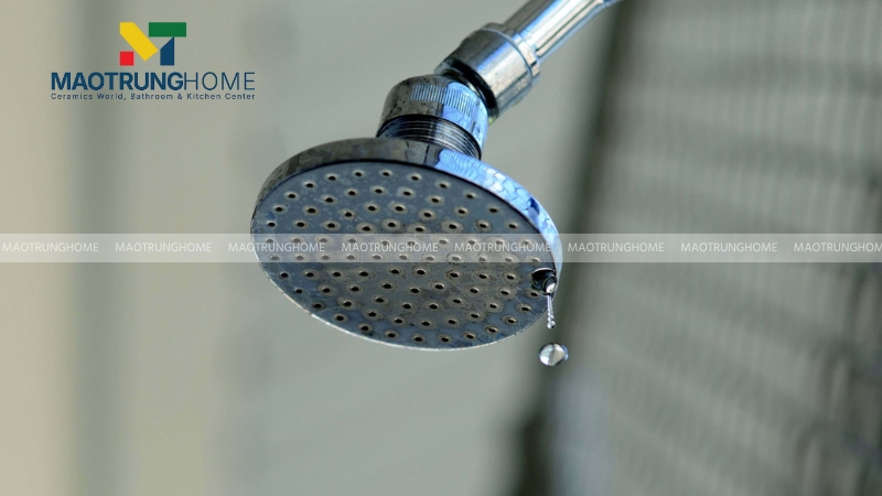 Dấu hiệu nhận biết vòi hoa sen bị tắc