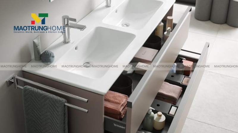 Trên thiết bị vệ sinh