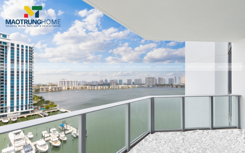 Sàn ban công lót gạch Terrazzo màu xám 