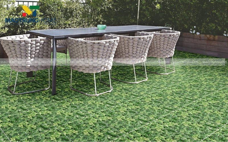 Sàn ban công lót gạch giả cỏ tự nhiên 