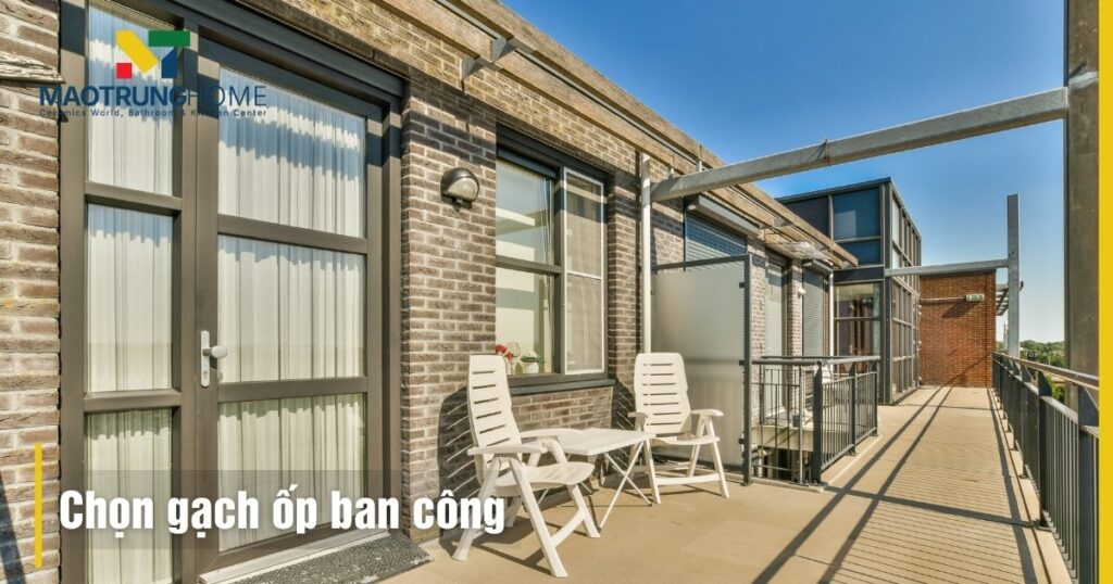 Chọn gạch ốp ban công