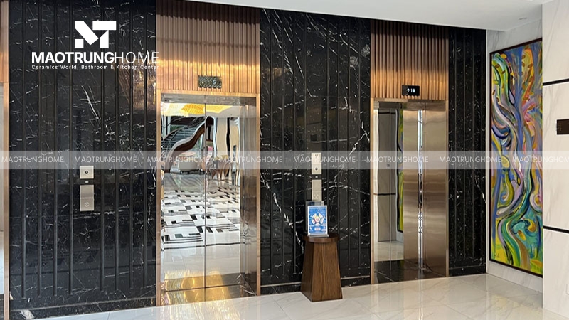 Ốp gạch cho khu vực thang máy là một lựa chọn thông minh mang lại nhiều lợi ích