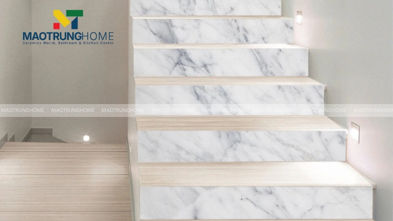 Mẫu gạch ốp tường cầu thang đẹp: Gạch giả đá (Mẫu 1).
