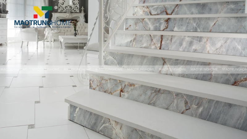 Mẫu gạch ốp tường cầu thang đẹp: Gạch giả đá (Mẫu 2).