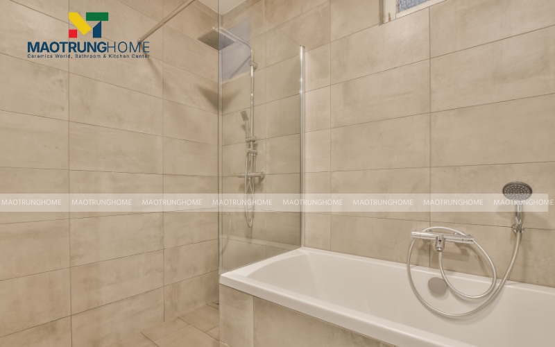 Nhà tấm ốp gạch trắng ngà vân đá