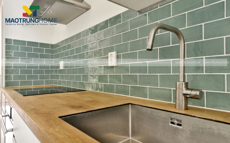 Phòng bếp ốp gạch Mosaic tráng men 
