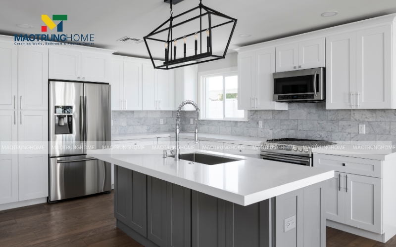 Phòng bếp ốp gạch Porcelain vân đá màu xám