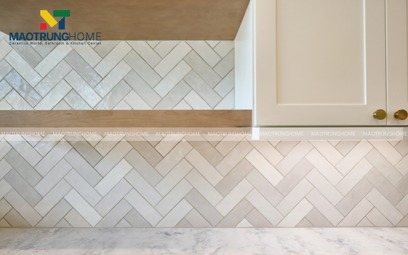 Phòng bếp ốp gạch thẻ kiểu xương cá