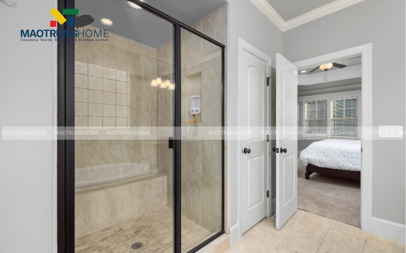 Lựa chọn chất liệu gạch lát và gạch ốp phù hợp giảm thiểu trơn trượt