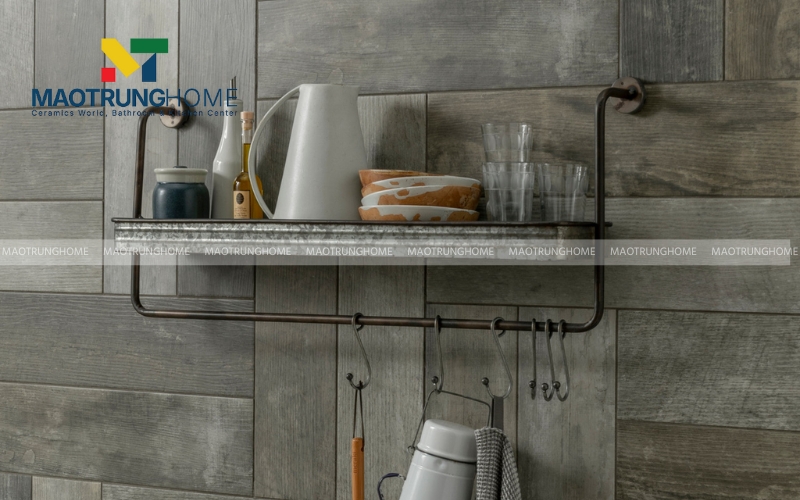 Gạch Porcelain giả gỗ màu tối trong phòng bếp