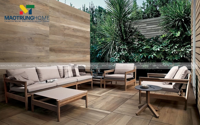 Gạch giả gỗ men mờ màu sáng ngoài ban công 