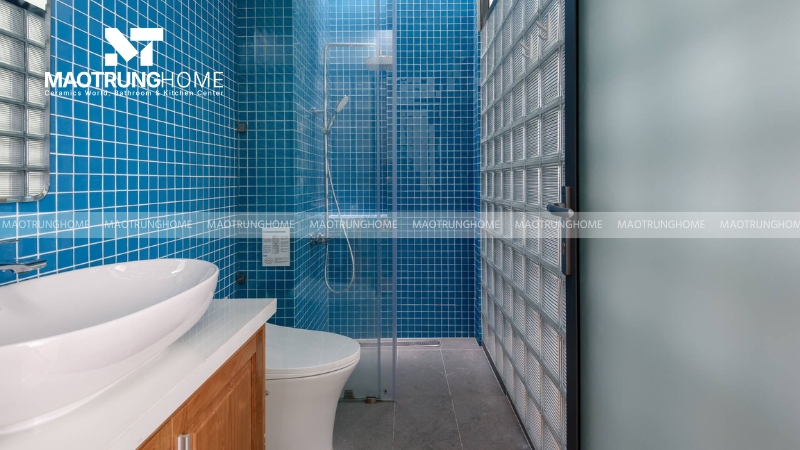 Chi phí thi công gạch kính thường cao hơn so với xây tường gạch thông thường