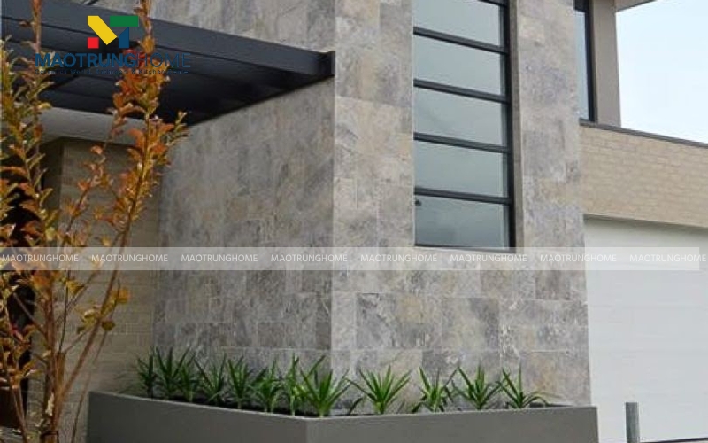 Tường cửa chính ốp gạch giả bê tông hiện đại