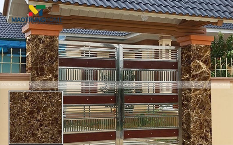 Tường cửa chính ốp gạch giả vân đá màu tối