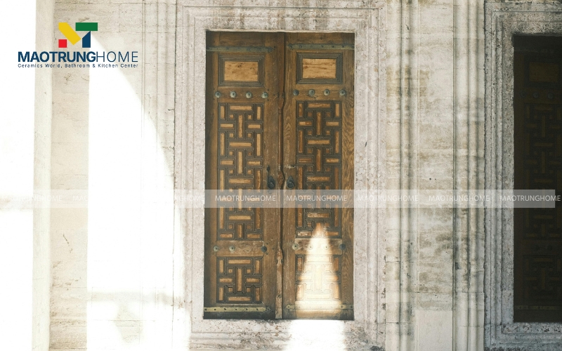Tường cửa chính ốp gạch giả đá phong cách cổ điển