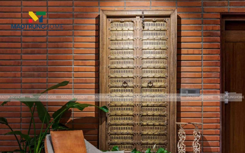 Tường cửa chính ốp gạch giả gỗ