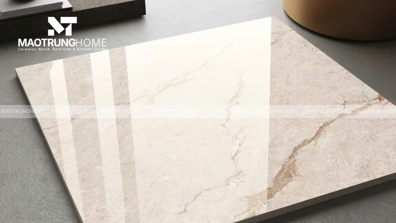 Gạch men bóng có bề mặt phản chiếu ánh sáng tốt, tạo hiệu ứng như một tấm gương