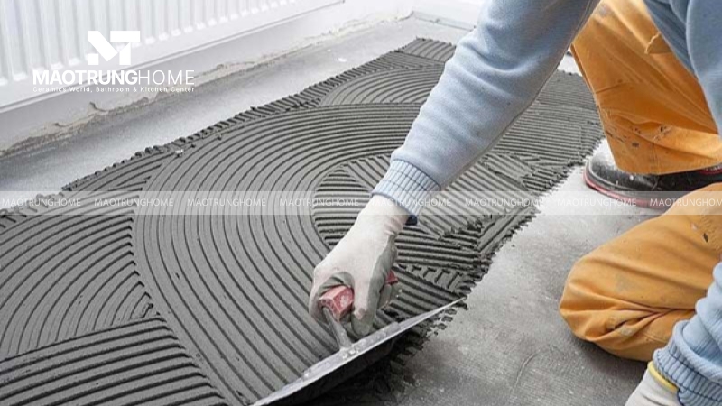 Chất lượng thi công quyết định trực tiếp đến độ bền và thẩm mỹ của tường nhà vệ sinh