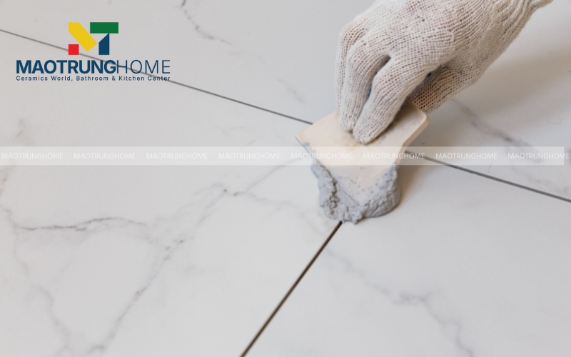 Bơm chất kết dính vào lỗ khoan