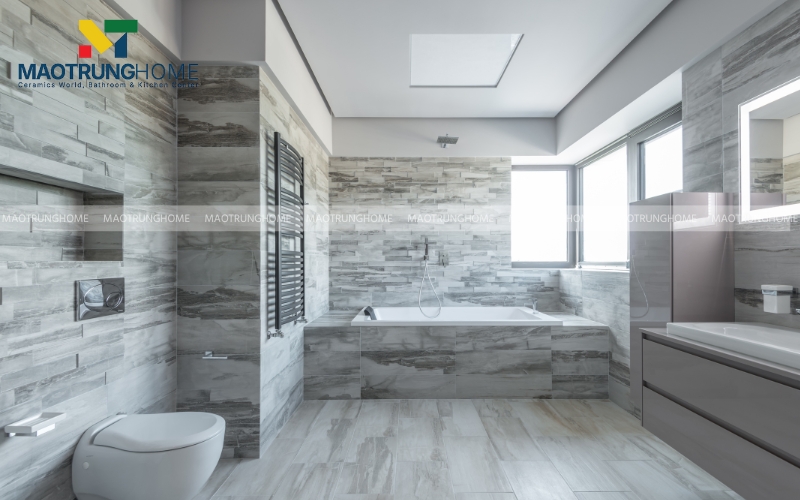 Nhà nhỏ có tường ốp gạch vân đá xám trắng 