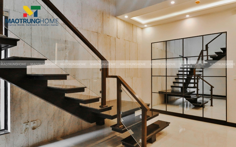 Tường phòng khách ốp gạch vân đá vàng ngà 