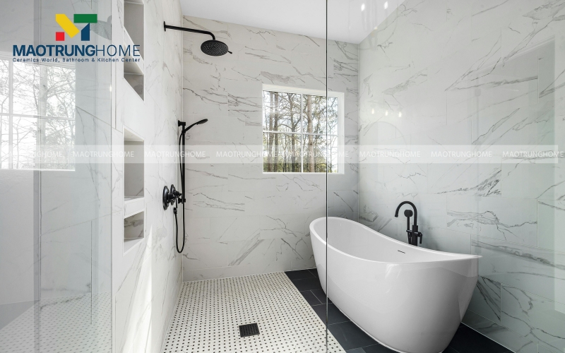 Tường phòng tắm ốp gạch vân đá trắng 