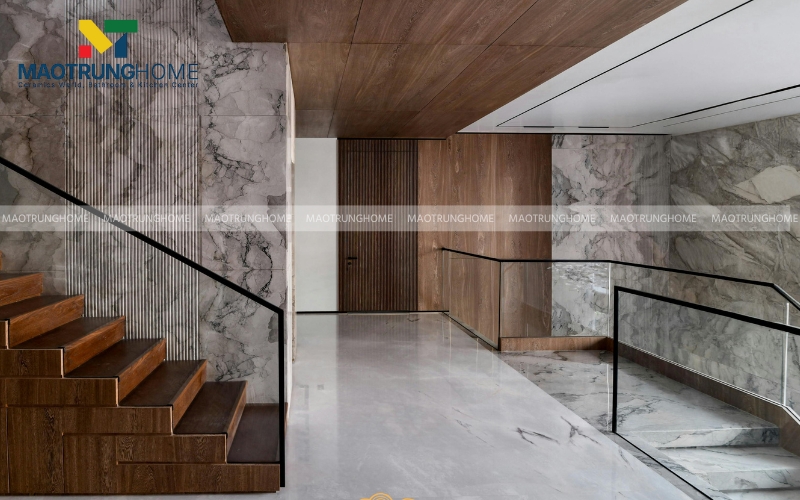 Tường phòng khách ốp gạch vân đá trắng 