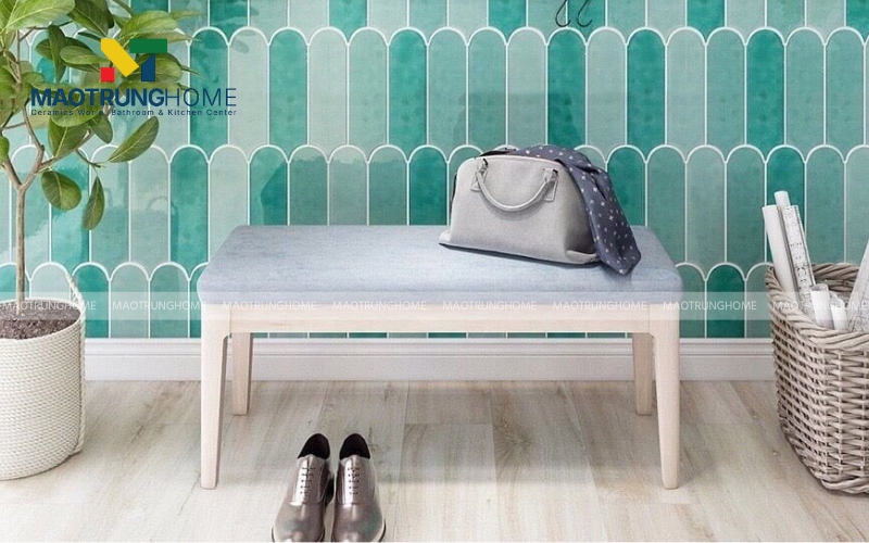 Hốc tường được ốp gạch mosaic vảy cá màu xanh ngọc