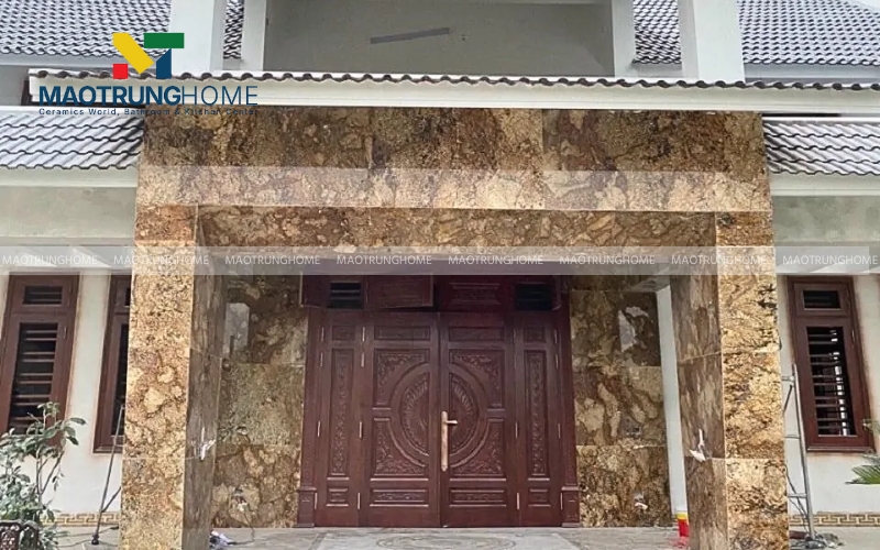 Gạch khổ lớn ốp tường nhà ống giả đá màu tối