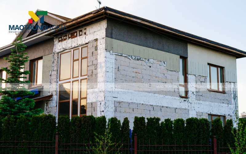 Nhà ốp gạch giả bê tông phần cá tính