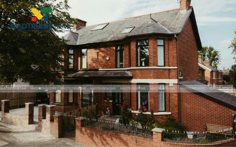 Tường ốp gạch thẻ đỏ truyền thống