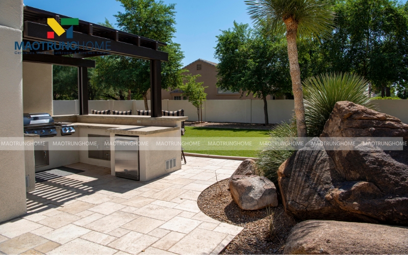 Sân vườn lát gạch giả bê tông