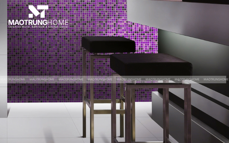 Góc phòng khách ốp gạch mosaic màu tím