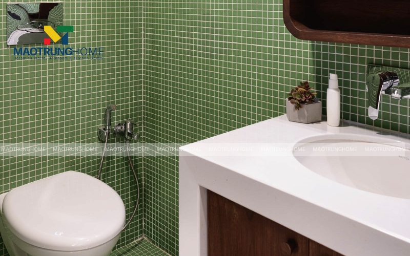 Gạch thẻ tông màu xanh lá trung tính hiện đại