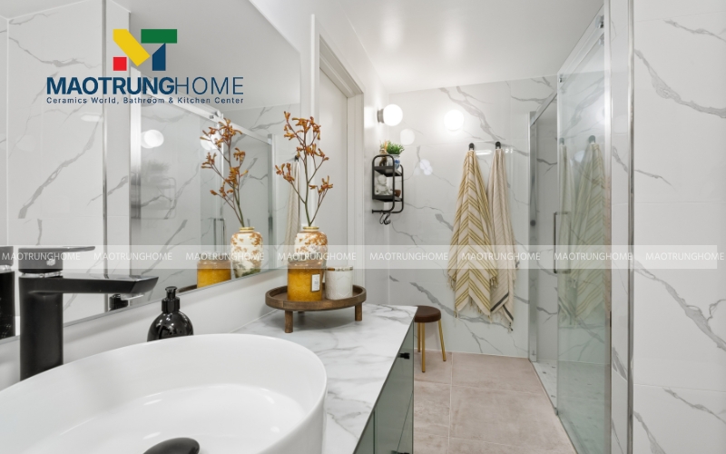 Ốp gạch cho nhà vệ sinh nhỏ (dưới 3m²)