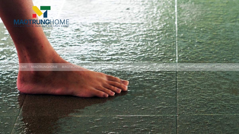 Chú trọng khả năng chống trơn trượt của bề mặt gạch