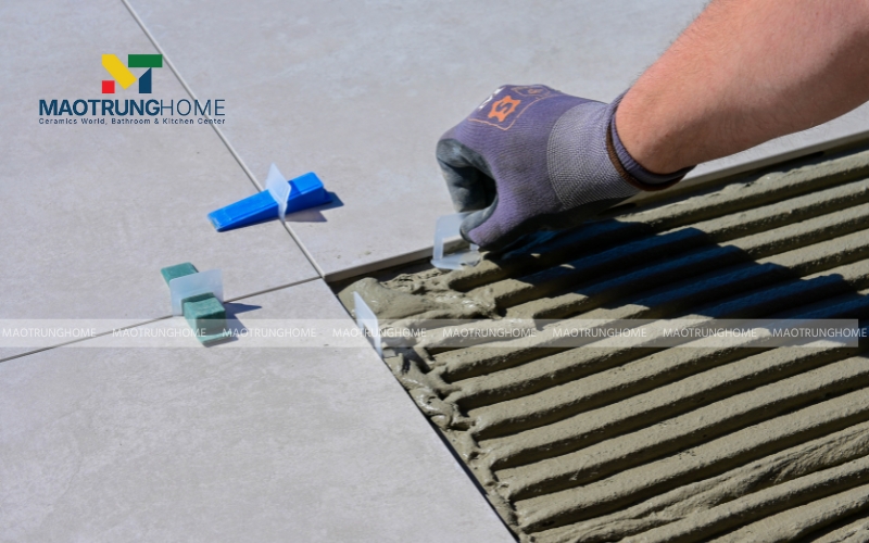 Sử dụng hệ thống ke cân bằng trong quá trình lát gạch