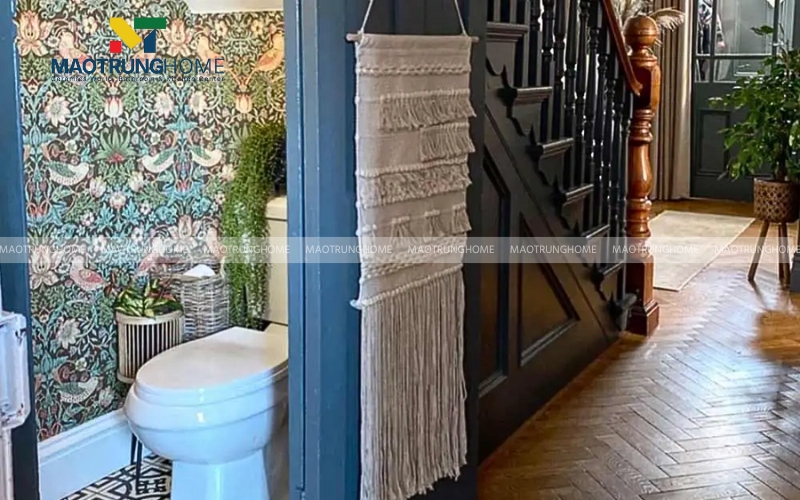 Nhà vệ sinh lát gạch họa tiết cổ điển