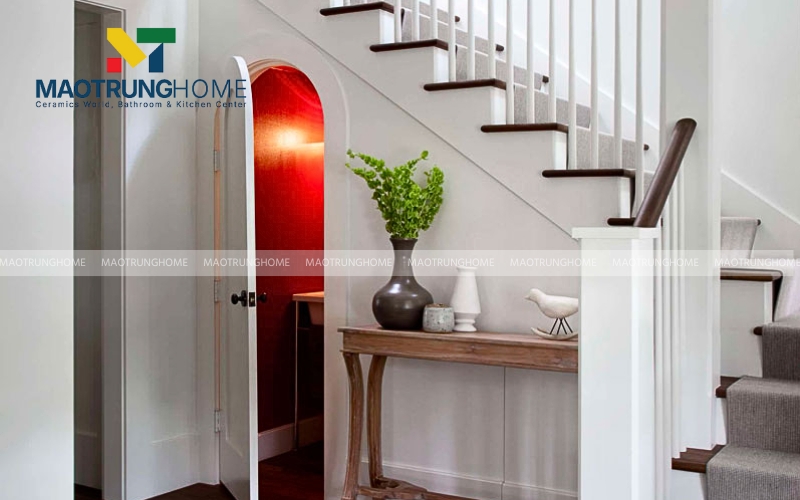 Tận dụng triệt để không gian dưới cầu thang để làm nhà vệ sinh