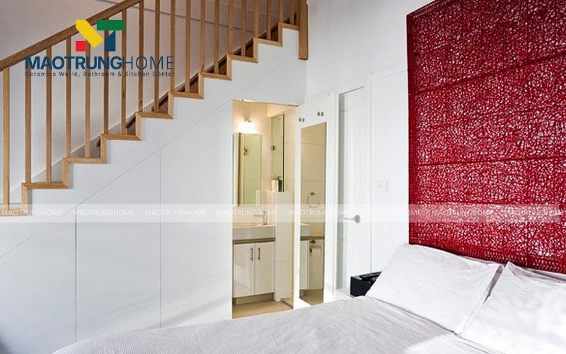 Nhà vệ sinh kích thước 3m2 với gạch ốp tường 30x60cm màu trắng