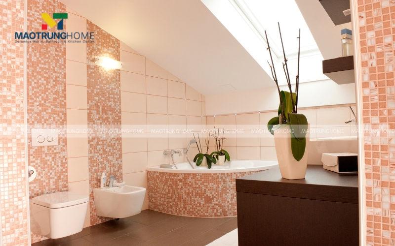 Nhà vệ sinh 6m2 phong cách Bắc Âu lát gạch bông họa tiết