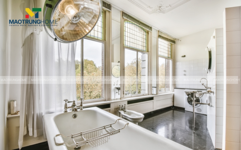 Nhà vệ sinh với nội thất lộ thiêng phong cách cổ điển 