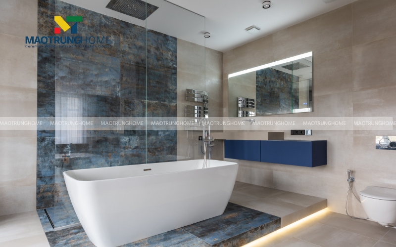 Nhà vệ sinh 6m2 trẻ trung và năng động với tường ốp gạch terrazzo và tủ lavabo màu xanh