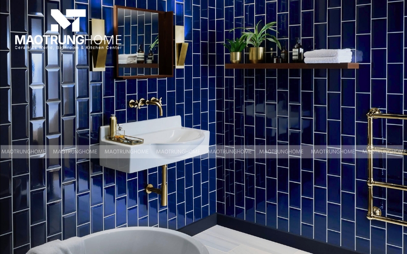 Phòng tắm ốp gạch xanh phù hợp cho gia chủ mệnh thủy