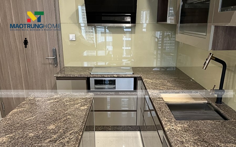 Nhà bếp và nhà vệ sinh bố trí cho không gian nhà nhỏ