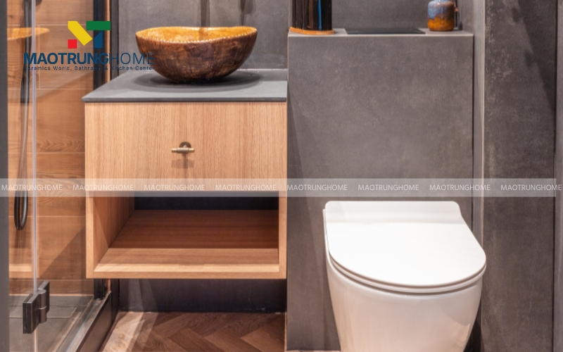 Nhà vệ sinh 3m2 phong cách Scandinavian ấm cúng với sàn gạch giả gỗ